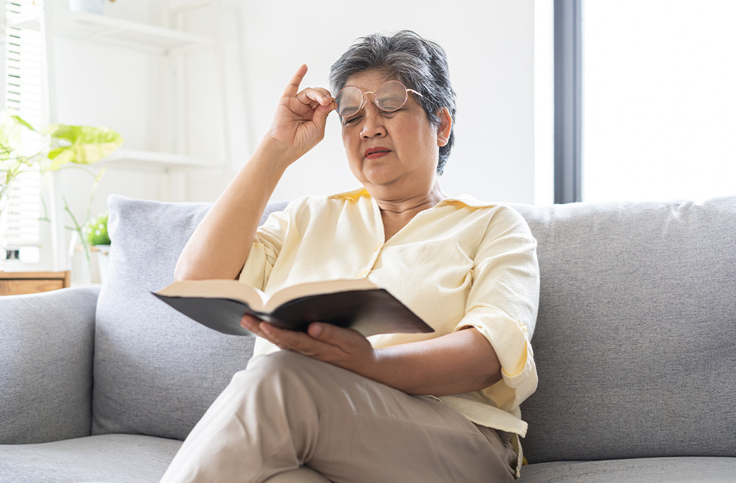 What Are the Early Signs That It May Be Time for a Cataract Evaluation?