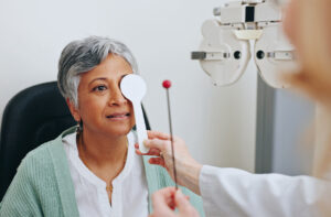 Patient experiencing sudden blurry vision during a comprehensive eye evaluation at MERSI.